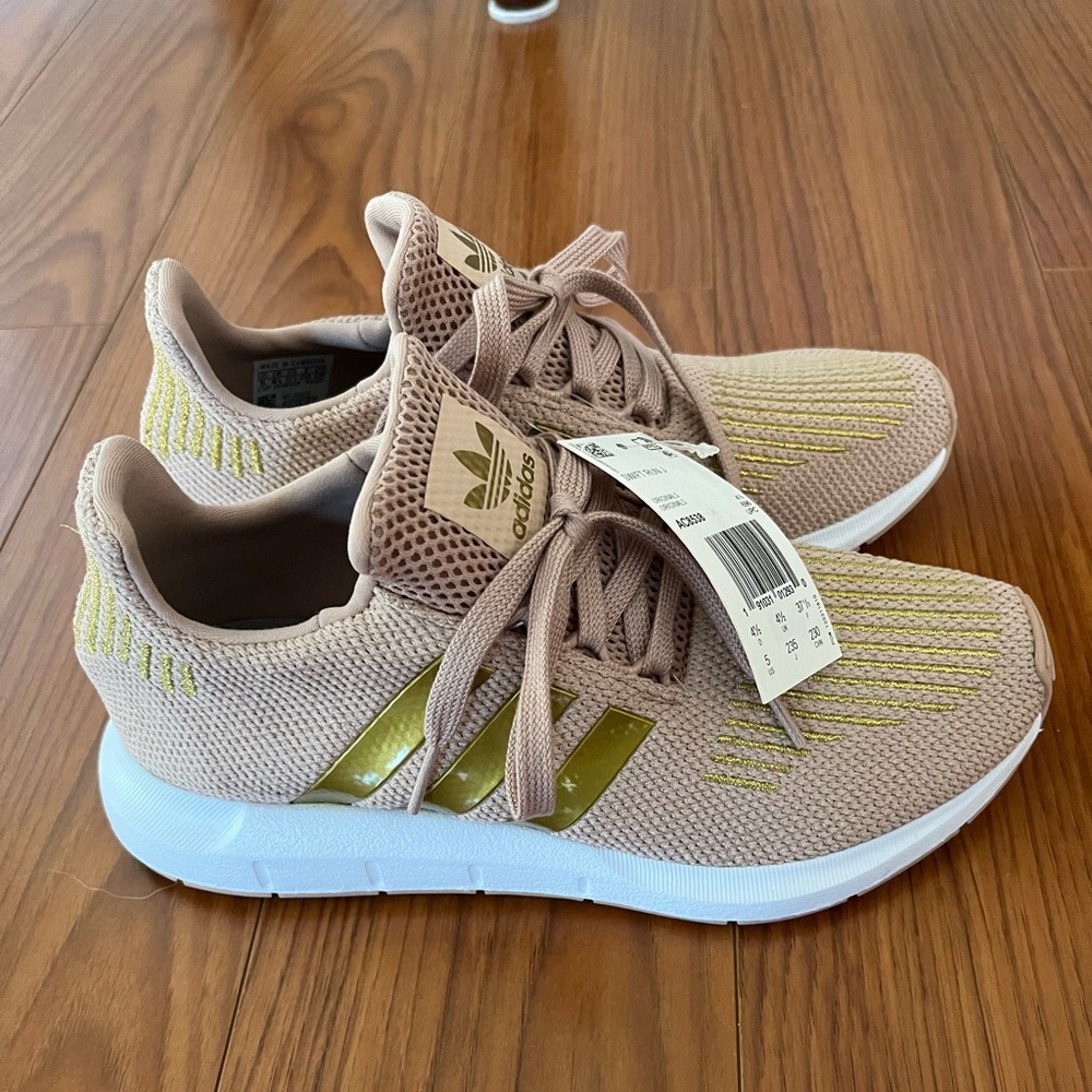 SOLD! Adidas Swift Run J - youth size